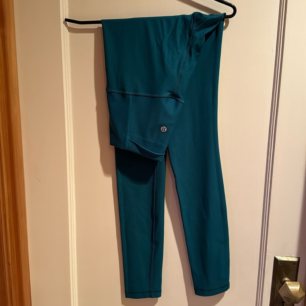 Lululemon High Rise Leggings size 6 EUC